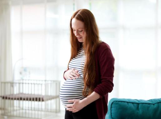 Vrouw die in verwachting is